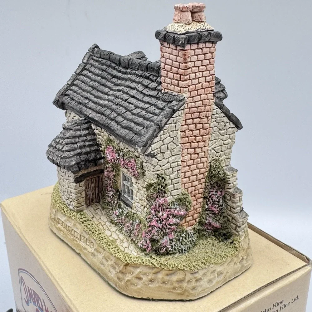 David Winter Cottages British Traditions Burns Reading Room January‎ Box & COA